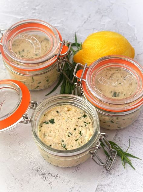 Potted Meat Spread Recipes, Chicken Pate Recipe, How To Make Pate, Chicken Pate, Terrine Recipe, Pate Recipes, Diy Snacks, Tomato Dip, Spread Recipes