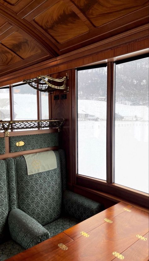 Hogwarts Train Wallpaper, Vintage Train Car Interior, Steam Train Interior, Train Car Aesthetic, Old Train Aesthetic, 1800s Train, Train Station Interior, Anastasia Aesthetic, Train Inside