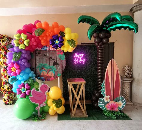 Aloha Party Decorations, 12th Birthday Party Ideas, Flamingo Party Supplies, Birthday Pinata, Pool Party Themes, Tropical Birthday Party, 25th Birthday Parties, Aloha Party, Hawaiian Party Decorations