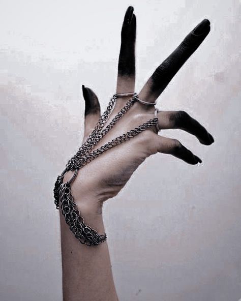 Fingers Aesthetic, Hand Aesthetic, Black Fingers, Vampire Bride, Witches Fingers, Black Claws, Witch Hands, Magic Hands, Light Jewelry