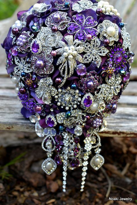 Purple Brooch Bouquet, Purple Brooch, Alternative Wedding Bouquet, Shower Flowers, Bouquet Purple, Jewelry Pearls, Purple Wedding Bouquets, Brooch Wedding, Bridal Brooch Bouquet