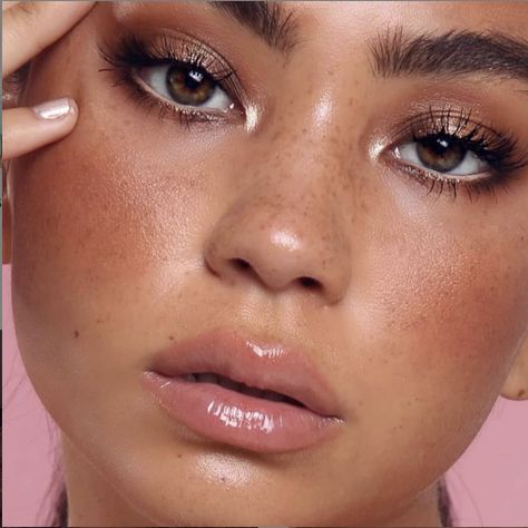 🌟BUFFED OUT BRONZE 🌟@Hannalindbloom uses Nudies Matte Blush & Bronze in 'SUNKISSED' and 'IN THE NUDE' to warm up this pretty, natural look… Bronze Makeup, Matte Blush, Eye Makeup Tips, Glowy Makeup, Makeup Guru, Makeup Goals, Permanent Makeup, Summer Makeup, Makeup Skin Care