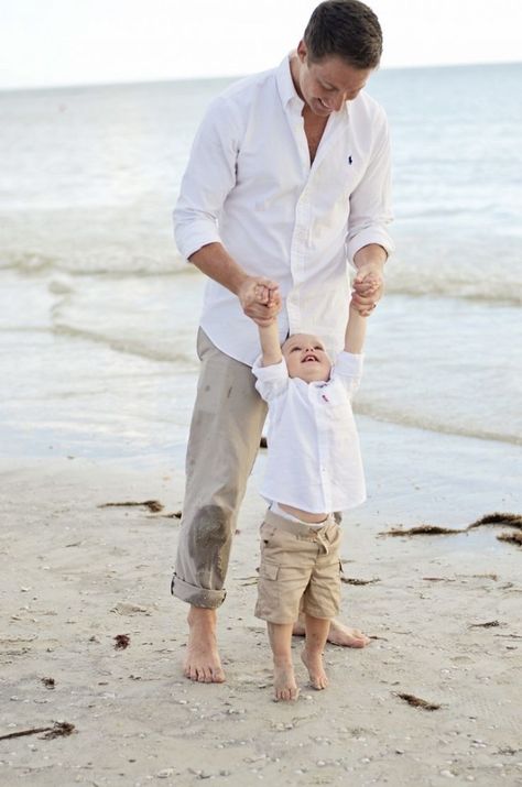 Neutral tones and pants-transformers are both on trend for Summer 2016 Father Son Matching Outfits, Father Son Photography, Father Son Outfits, Dad Outfits, Family Beach Pictures, Beach Family Photos, Outfits Black, Family Photo Outfits, Family Fashion