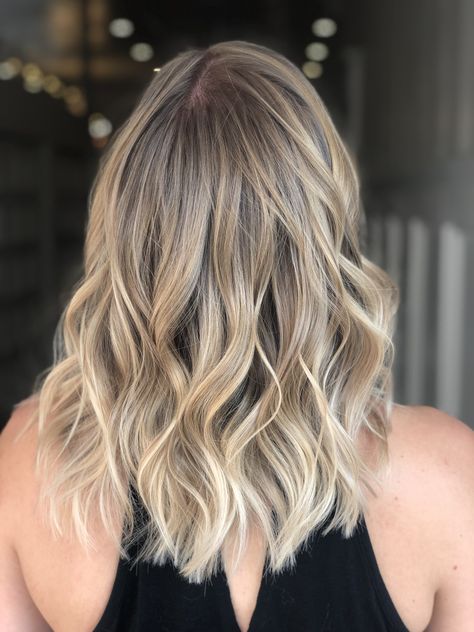 Blonde Ombre Hair Medium Length, Full Balayage Blonde Short, Neutral Blonde Balayage Short Hair, Blonde Balayage With Side Bangs, Blonde Balayage Highlights Short, Soft Blonde Balayage Short Hair, Balyage Blonde Shoulder Length Hair, Creamy Blonde Balayage Short Hair, Ashy Blonde Balayage Short Hair