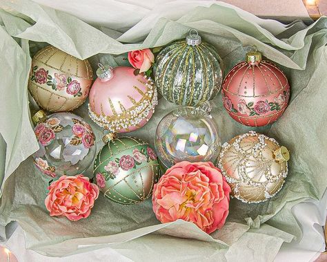 Gisela Graham London on Instagram: "A pastel colour scheme on your Christmas tree can be a gorgeous way to switch it up 😍 What are your core colours this year? #GiselaGraham #GiselaGrahamChristmas #RoseBall #glassbaubles" Pastel Colour Scheme, Gisela Graham Christmas, Pastel Color Schemes, Gisela Graham, Colour Scheme, Pastel Colors, Instagram A, This Year, Pastel