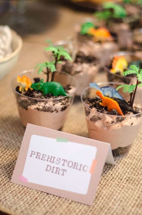 Cool pudding "dirt" cups at a dinosaur birthday party! See more party planning ideas at CatchMyParty.com! Pudding Dirt Cups, Pudding Dirt, Fête Jurassic Park, Festa Jurassic Park, Jurassic Park Birthday Party, Birthday Party At Park, Jurassic Park Birthday, Dirt Cups, 3 Birthday