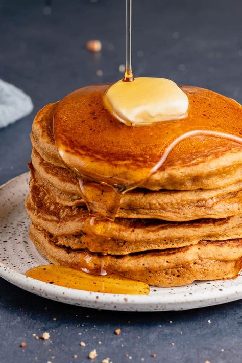 Breakfast Stack, Cranberry Pancakes, Bread Pancakes, Christmas Pancakes, Gingerbread Pancakes, Christmas Brunch Recipes, Vegan Egg Substitute, Vegan Pancake Recipes, Vegan Gingerbread