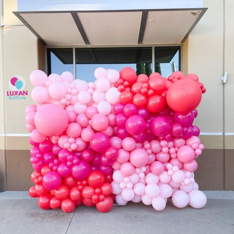 LuxanBalloons - San Diego Balloons and Decor on Instagram: “Balloon wall was used as a photo backdrop on Valentines Day 💕” Valentine’s Day Balloon Garland, Valentines Balloon Arch, Church Valentines Party, Balloon Wall Backdrop, Church Valentines, Balloon Bar, Pretty Balloons, Balloon Creations, Valentines Balloons