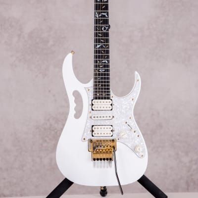 Selling here the wet dream of every guitarist of my generation:An Ibanez JEM7V WH Made in Japan.The original, no jr       no premium, no prestige - the... Dream Guitar, Ibanez Guitars, Steve Vai, Wet Dreams, The Prestige, Guitarist, Wizard, Made In Japan, Electric Guitar