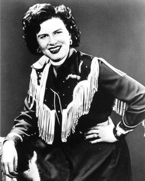 Patsy. Music Image, Celebrities Who Died, I Fall To Pieces, Ken Burns, Patsy Cline, Country Musicians, Im Blue, Western Music, Country Music Artists