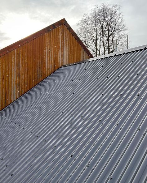 We love the contrast between our Black PVC Corrugated Sheets used on the lower roof of this two-storey project, and the weathered corten corrugated sheets used as cladding on the upper. Not only does our PVC Coating add colour and choice to your design, but it also provides additional protection and scratch resistance for years to come. 📸: @thelimeworks on Instagram #corrugatedroof #cladcoroofing #metalroof  *Please note, Cladco Roofing does not supply weathered corten sheets Black Corrugated Roof, Colorbond Monument, Steel Roofing Sheets, Corrugated Plastic Roofing, Corrugated Roof, Colorbond Roof, Plastic Roofing, Galvanized Roofing, Roof Cladding