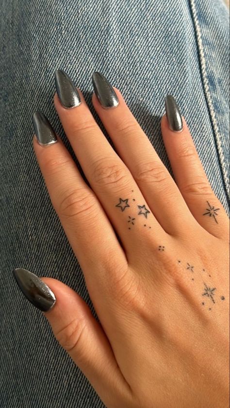 Tattoo Main, Toe Tattoos, Tato Minimal, Tato Jari, Small Finger Tattoos, Hand And Finger Tattoos, Pretty Hand Tattoos, Petite Tattoos, Парные Тату