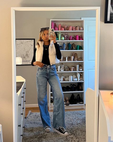 Outfit With White Vest, Outfits With White Vest, Hairstylist Fits, Goofy Aesthetic, White Vest Outfit, Versatile Fall Outfits, Fall Festival Outfit, Apple Picking Outfit, Straight Leg Jeans Outfits