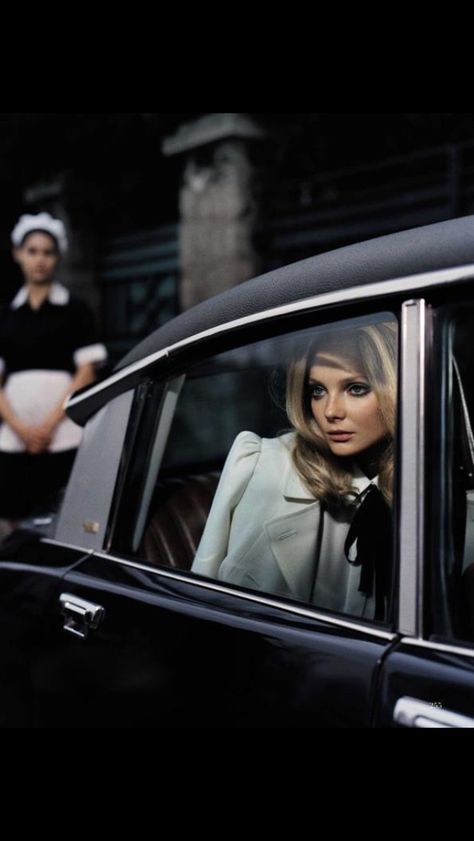 Citroen DS Vincent Peters, Eniko Mihalik, Vogue Spain, Retro Mode, Catherine Deneuve, Citroen Ds, Car Girls, Estilo Retro, Editorial Photography