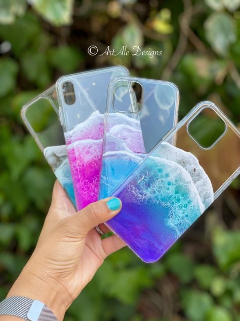 Resin Phone Case Ideas, Resin Crafts To Sell, Epoxy Resin Phone Case, Phone Reference, Diy Resin Phone Case, Bed Spring Crafts, Resin Phone Case, Clock Making, Resin Pouring