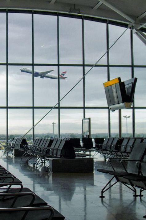 Airport Gate Aesthetic, Plane Pictures Aesthetic, Own Company Aesthetic, Companies Aesthetic, Aesthetic Plane Pictures, Airport Aesthetic Pictures, Aeroport Aesthetic, Avion Aesthetic, Travel Plane Aesthetic