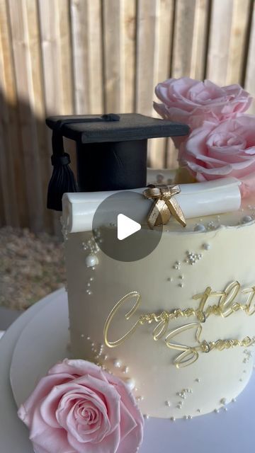 Pink Graduation Cakes, Pink Grad Cake, Cake Congratulations, Congratulations Cake, Graduation Dinner, Grad Cake, Elegant Birthday Cakes, Graduation 2024, Elegant Birthday