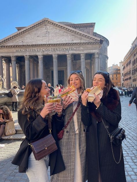 Paris Trip Photos, Italy Group Photo, Rome Vision Board, Rome Pics Aesthetic, Italian Quotes Aesthetic With Translation, Florence Italy Picture Ideas, Rome Aesthetic Photos, Rome With Friends, Florence Instagram Pictures