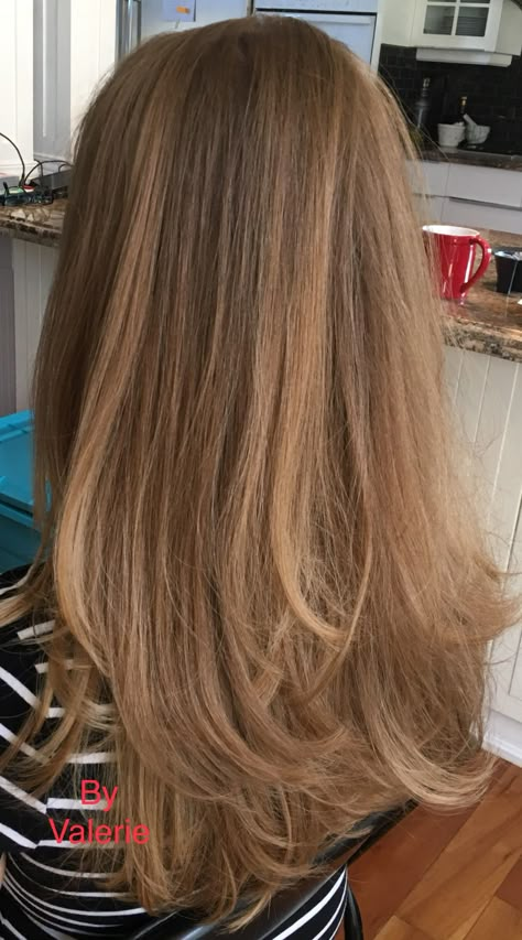 Blondish Brown Hair Color, Dark Blonde Hair Color Ideas Caramel, Honey Blonde Hair With Lowlights, Topanga Hair, Blondish Brown Hair, Shorter Layered Haircuts, Shoulder Length Hair Cuts With Layers, Pelo Color Caramelo, Long Hair Layers