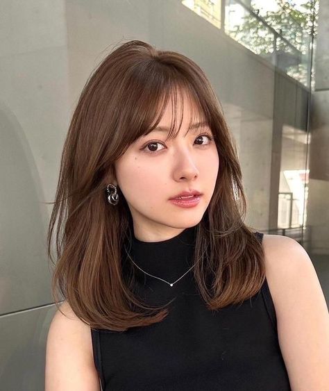 Hair Inspiration Long, Layered Haircuts For Medium Hair, Haircuts For Medium Hair, Long Hair With Bangs, Penteado Cabelo Curto, Asian Hair, Medium Hair Cuts, Shoulder Length Hair, Length Hair