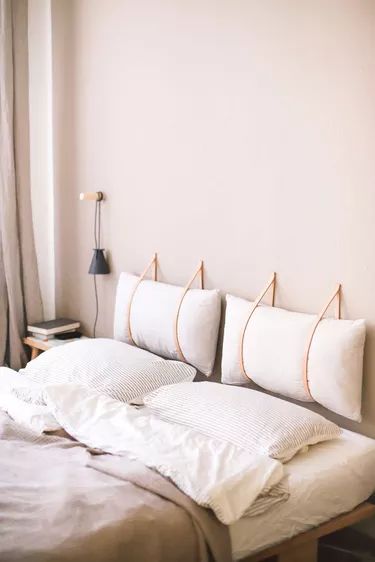 Diy Seng, Creative Headboard, Diy Bed Headboard, Pillow Headboard, Modern Headboard, Diy Headboard, Headboard Designs, Decor Minimalist, Diy Bed