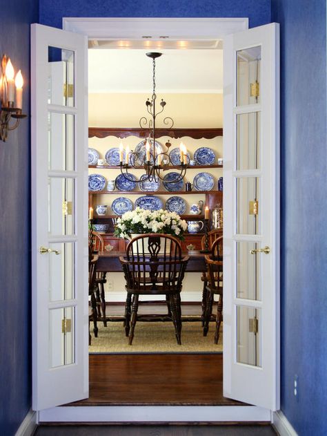 Blue And White Plates, Trending Paint Colors, Dining Room Blue, Blue White Decor, Dining Room Colors, Traditional Dining Room, Open Door, Blue Rooms, White Plates