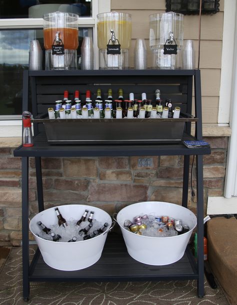 Drinks Cooler Ideas Outdoor Parties, Diy Drink Stand Beverage Stations, Drink Station Ideas Party Outdoor, Drink Stand For Party, Beer Storage For Wedding, Soda Display For Party, Beer Display Ideas Party, How To Display Soda Cans At A Party, Beverage Station Party Indoor