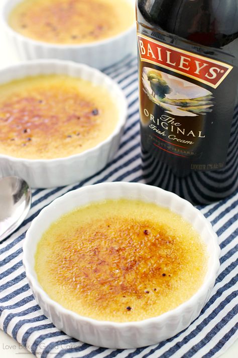 Crème Brûlée gets an update with the addition of Irish Cream! This Irish Cream Crème Brûlée is a stunning but simple dessert, and it's the perfect way to end your meal! Cream Burlee, Leftover Egg Yolks Recipes, Baileys Creme Brulee, Yolk Recipes, Creme Brulee Cake, Irish Dessert Recipes, Egg Yolk Recipes, Irish Cream Recipe, Cream Brulee