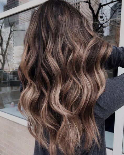 Sandy Blonde Balayage for Dark Hair Ashy Brunette, Balayage Long Hair, Kadeřnické Trendy, Brown Hair Inspo, Brunette Hair With Highlights, Balayage Hair Dark, Vlasové Trendy, Brunette Balayage Hair, Brown Hair Balayage