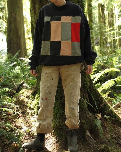 Patch On Sweatshirt, Patchwork On Clothes, T Shirt Over Hoodie Outfit, Patched Clothes, Patchwork Shirt Diy, Patched Sweatshirt, Patchwork Clothes Diy, Hoodie Patches, Quilted Crewneck