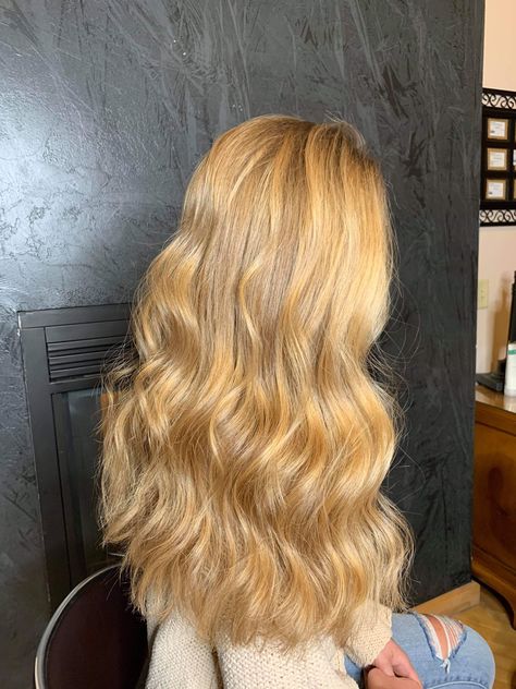 Long Blonde Hair Long Layers, Prom Hair Strawberry Blonde, Blond Highlights With Strawberry Lowlights, Golden Blonde Hair Inspiration, Honey Blonde Hair Full Head, Wavy Honey Blonde Hair, Golden Bombshell Hair, Honeyed Blonde Hair, Extra Light Blonde Hair