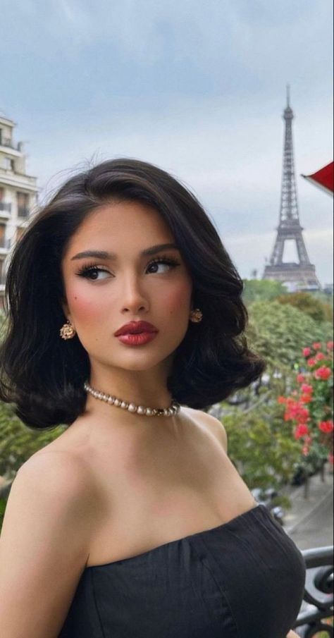 Glam Hair And Makeup Ideas, Prom Hair Ideas Short Hair, Celebrity Bun Hairstyles, How To Style Medium Short Hair, Short Hair With Dress, Classic Makeup Looks Vintage, Paris Makeup Look, Short Glam Hair, Vintage Hairstyles Short Hair