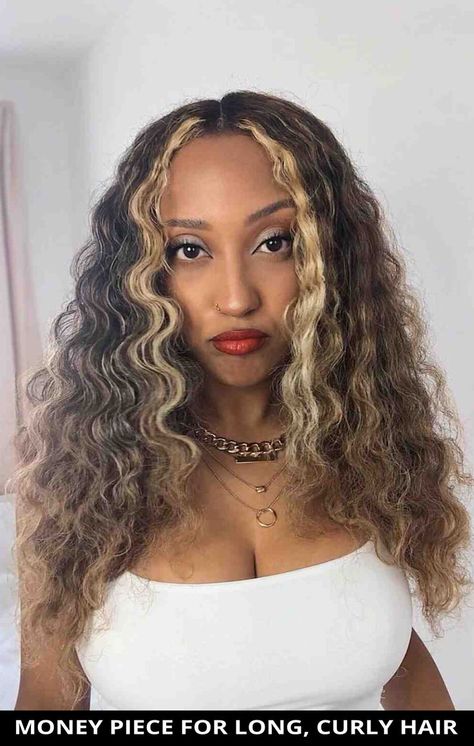 Wow, try this super-flattering money piece for long, curly hair that's on-trend right now! And... check out all of these money piece hair highlights and choose your next hairstyle. // Photo Credit: @thetaliasb on Instagram Money Piece In Curly Hair, Front Highlights Curly Hair, Money Pieces On Naturally Curly Hair, Curly Hair With Blonde Money Piece, Natural Curly Hair With Money Piece, Dark Curly Hair With Money Piece, Curly Hair Blonde Money Piece, Front Blonde Highlights Face Framing Curly Hair, Dark Brown Curly Hair With Money Piece