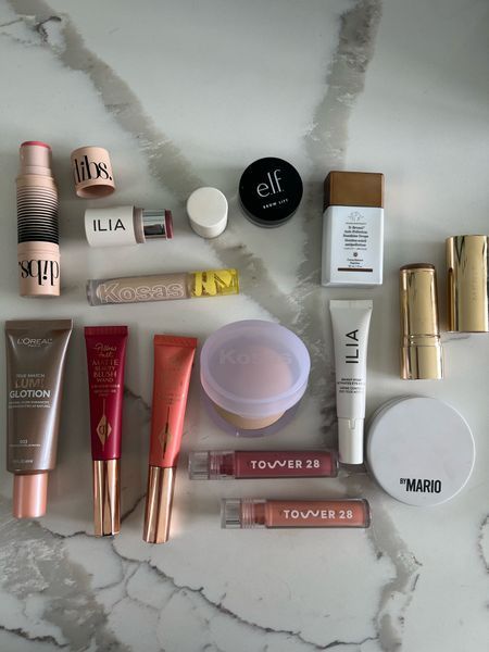 Trendy Beauty Products, It Girl Products, Clean Girl Makeup Products, Fresh Natural Makeup, Trendy Makeup Products, Sephora Wishlist, Natural Makeup Products, Carnicerias Ideas, New Makeup Products