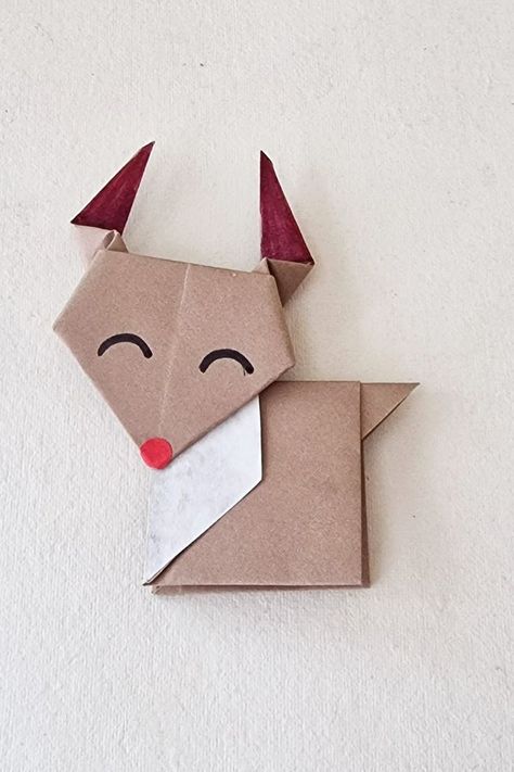 My Christmas origami tutorial helps you make some paper reindeer crafts for kids!! Step by step origami instructions help create this cute Christmas paper craft! Oragami Christmas, Reindeer Crafts For Kids, Origami Reindeer, Paper Reindeer, Reindeer Crafts, Easy Origami For Kids, Christmas Paper Craft, Kids Origami, Reindeer Craft