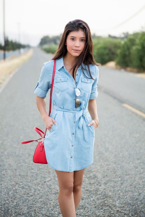 How to wear denim shirt dress summer outfit - Visit Stylishlyme.com for more outfit photos and style tips Denim Dress Outfit Summer, Denim Shirt Dress Outfit, Jean Dress Outfits, Shirt Dress Outfit Summer, Shirtdress Outfit, Jeans Dress Outfit, Chambray Outfit, Denim Dress Outfit, Jean Shirt Dress