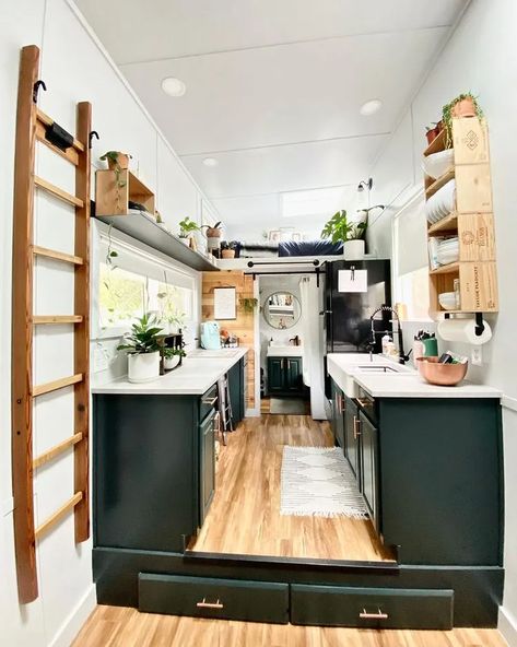 Tiny Home Designs, Tiny Home Ideas, Tiny Mobile House, Tiny House Talk, Galley Style Kitchen, Declutter Challenge, Tiny House Layout, Van Camper, Tiny House Loft