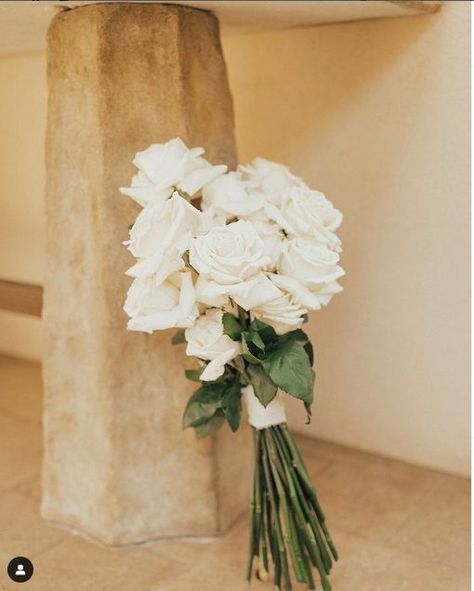 Simple Long Stem Bouquet, Single Stem Bride Bouquet, Single Rose Bouquet Wedding, Clean Wedding Bouquet, Simple Bridesmaid Bouquets, Long Stem Bouquet, Single Rose Bouquet, White Rose Centerpieces, Rose Bridesmaid Bouquet