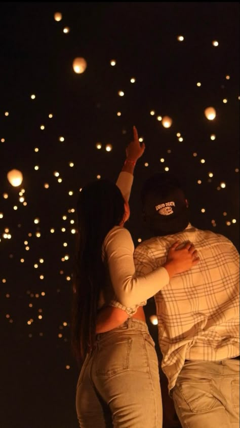 Latern Festival Proposal, Floating Lantern Proposal, Lantern Festival Proposal, Outing Pics, Wedding Proposal Ideas Engagement, Floating Lantern Festival, Female Photoshoot, Cute Proposal Ideas, Tangled Wedding