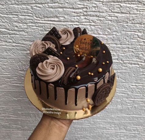 Chocolate Birthday Cake Decoration, Birthday Cake Decorating Ideas, Chocolate Cake Designs, Chocolate Truffle Cake, Baked With Love, Buttercream Cake Decorating, Easy Chocolate Cake, Simple Cake Designs, Chocolate Cake Decoration