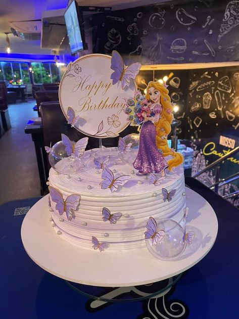 Repunzal Cakes, Rapunzel Birthday Cake Simple, Tangled Cake Rapunzel, Rapunzel Cake Ideas Simple, Rapunzel Cake Ideas, Rapunzel Pasta, Pastel Rapunzel, Rapunzel Torte, Tangled Birthday Cake