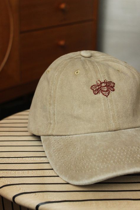 Hand Embroidery Cap, Embroidered Hat Diy, Cm Studio, Beige Baseball Cap, Beige Cap, Red Bee, Embroidery Hats, Embroidery Hat, Embroidery Caps