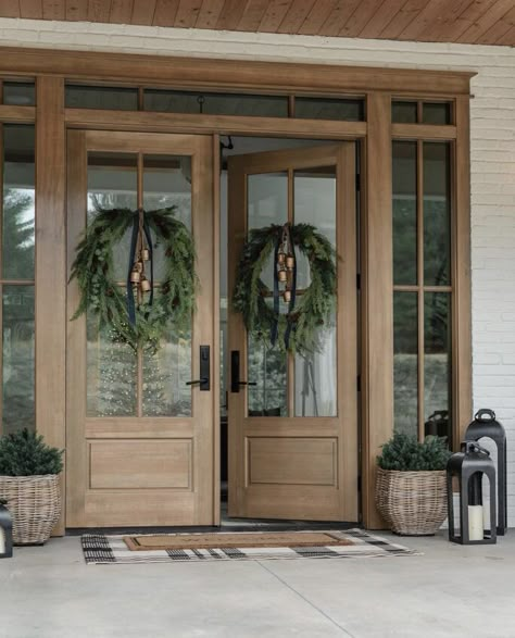 French Front Doors, Front Door Entryway, Farmhouse Front Door, Porch Christmas Decor, Front Porch Christmas, Wood Front Doors, Front Door Entrance, Christmas Front Porch, Farmhouse Front