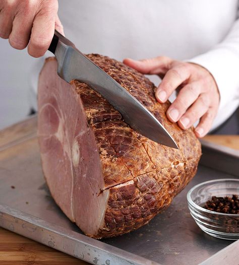 Learn how to cook a ham that will dazzle at dinnertime. Whether you're a beginner or an expert, we've got step-by-step instructions for cooking a ham in the oven, plus information about the different types of ham. Get ready to make this year's holiday meal the best ever. Cooking ham has never been easier! Ham In The Oven, Holiday Ham Recipes, Ham Recipes Baked, Whole Ham, Ham Dinner, Ham Glaze Recipe, How To Cook Ham, Baked Ham, Smoked Ham