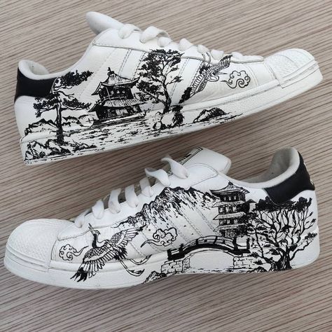 This limited / hype custom Adidas Stan Smith shoe is handmade and hand painted with acrylic paints (it is both a men's and women's sneaker, a unisex sneaker and a perfect birthday gift or purchase for a sneakerhead). It is available now on The Custom Movement by MNG 8, one of many talented artists you can find on The Custom Movement. Zapatillas All Star, Sneakers Drawing, Painted Shoes Diy, Custom Adidas, Custom Af1, Custom Painted Shoes, Custom Shoes Diy, Nike Shoes Air Force, Custom Nike Shoes