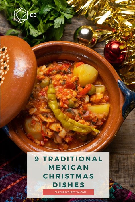 Take a look at the feast of delicacies that make of every Mexican Christmas celebration a unique party like no other in the world. Posada Food Ideas, Mexican Christmas Food Ideas, Mexican Christmas Dishes, Mexican Holiday Food, Traditional Mexican Christmas Dinner, Mexican Christmas Food Dinners, Mexican Christmas Dinner Ideas, Mexican Christmas Aesthetic, Mexican New Years Food