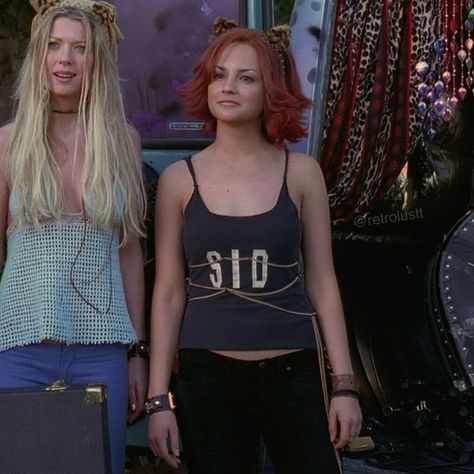 Josie’s outfit in Josie and the Pussycats. Which outfit’s your favourite? • Josie and the Pussycats PG ‧ 2001 ‧ 1h 38m • #josieandthepussycats #movie #movies #outfit #outfits #2000s #00s 🐱Do you like Josie’s outfit?🐱 Josie And The Pussycats Costume, Josie Pussycats, Josie And The Pussycats Movie, Alt Hair, Rachael Leigh Cook, Josie And The Pussycats, Outfits 2000s, Costumes Diy, 2000 Fashion