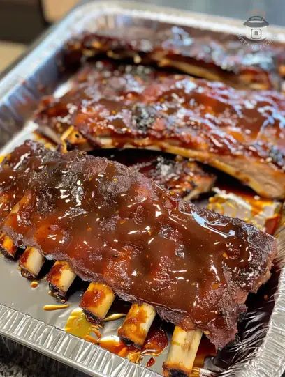 Easy Honey Garlic Ribs Recipe Honey Garlic Ribs Slow Cooker, Honey Garlic Ribs Oven, Garlic Spare Ribs, Garlic Ribs Recipe, Garlic Ribs, Oven Bakes, Honey Ribs, Honey Garlic Ribs, Rib Rub Recipe