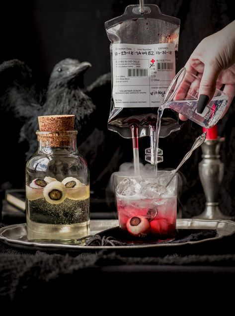 Make your Halloween party a chilling success with these BLOODY GOOD GIN AND TONICS.  It's a delectable potion with a killer name! #halloween #ginandtonic #gin #scary #fakeblood Best Gin And Tonic, Blueberry Gin, Menu Halloween, Halloween Backen, Booze Drink, Halloween Bar, Best Gin, Gin Cocktail Recipes, Casa Halloween