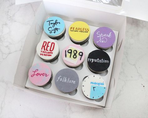 Folklore Cupcakes Taylor Swift, Music Lover Birthday Cake, Taylor Swift Eras Cake Ideas Birthday, Taylor Swift Era Cupcakes, Taylor Swift Cookies Eras, Taylor Swift Cake Eras Tour, Taylor Swift Eras Tour Cupcakes, Taylor Swift Album Cupcakes, Taylor Swift Themed Cake Pops